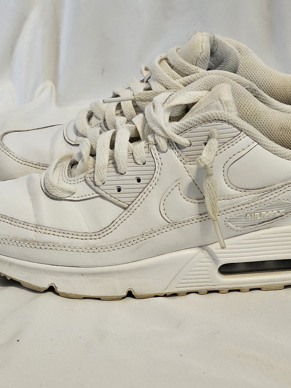 NIKE- Boys White Leather Air Max Sneakers SZ 6.5Y